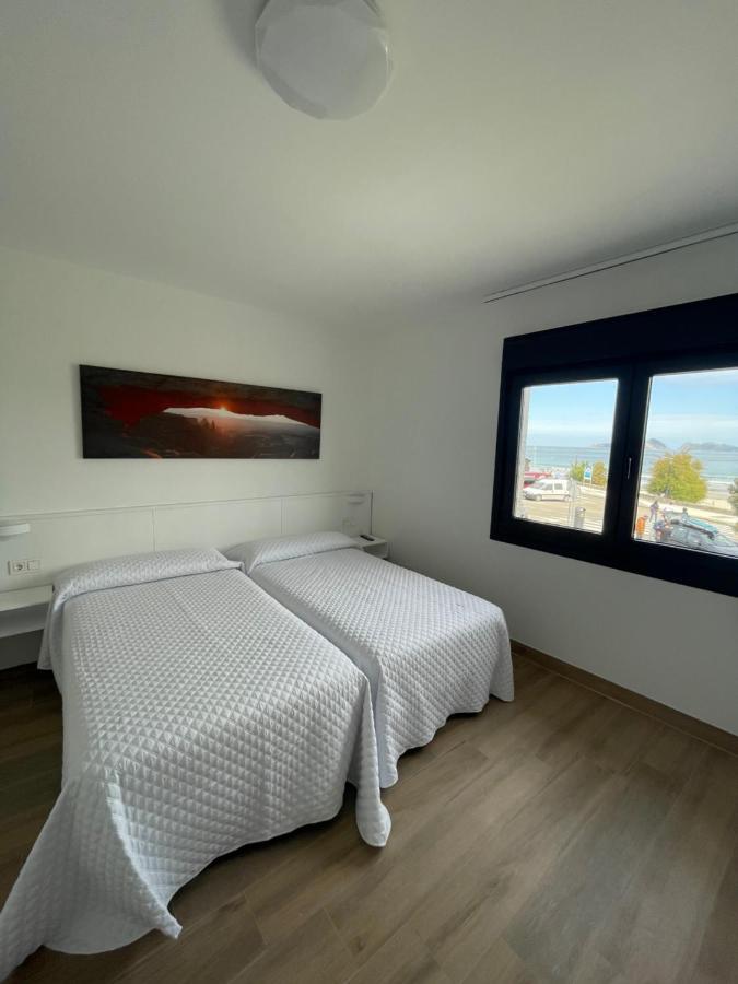 Hostal Montevideo Beachfront Nigrán Екстериор снимка