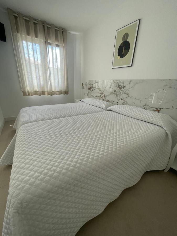Hostal Montevideo Beachfront Nigrán Екстериор снимка