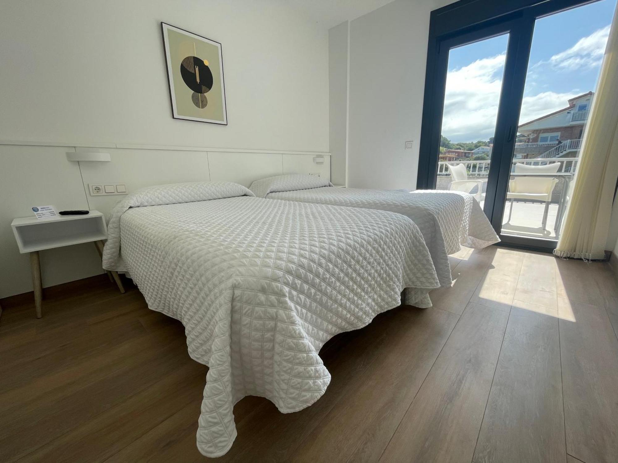 Hostal Montevideo Beachfront Nigrán Екстериор снимка