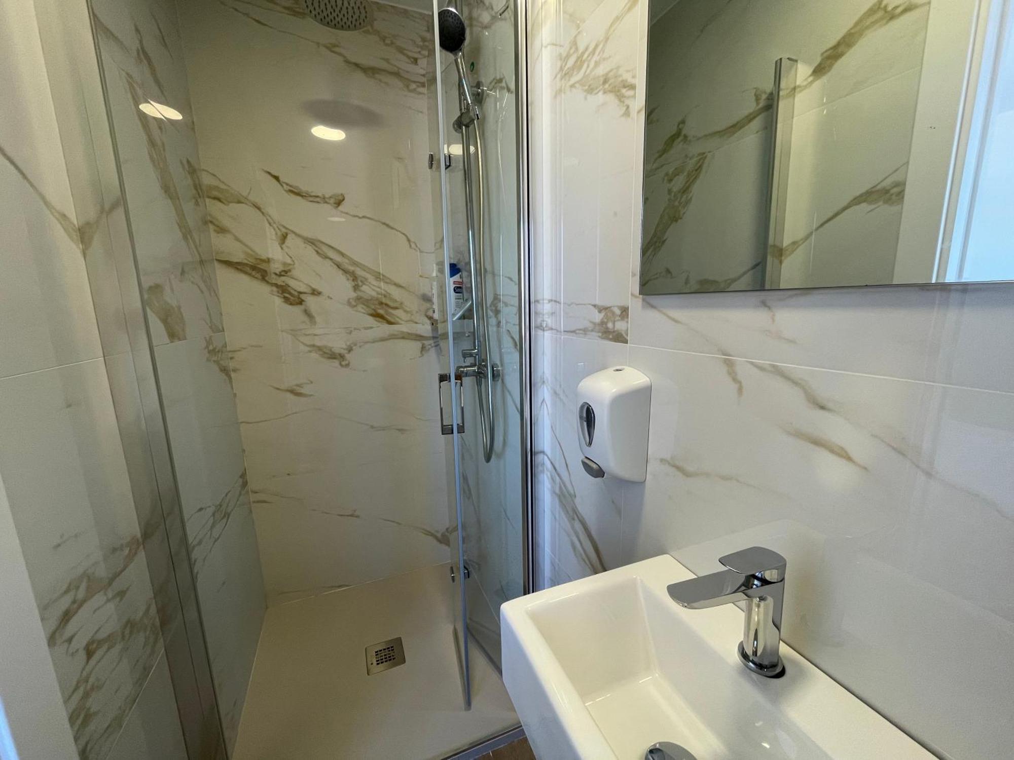 Hostal Montevideo Beachfront Nigrán Екстериор снимка