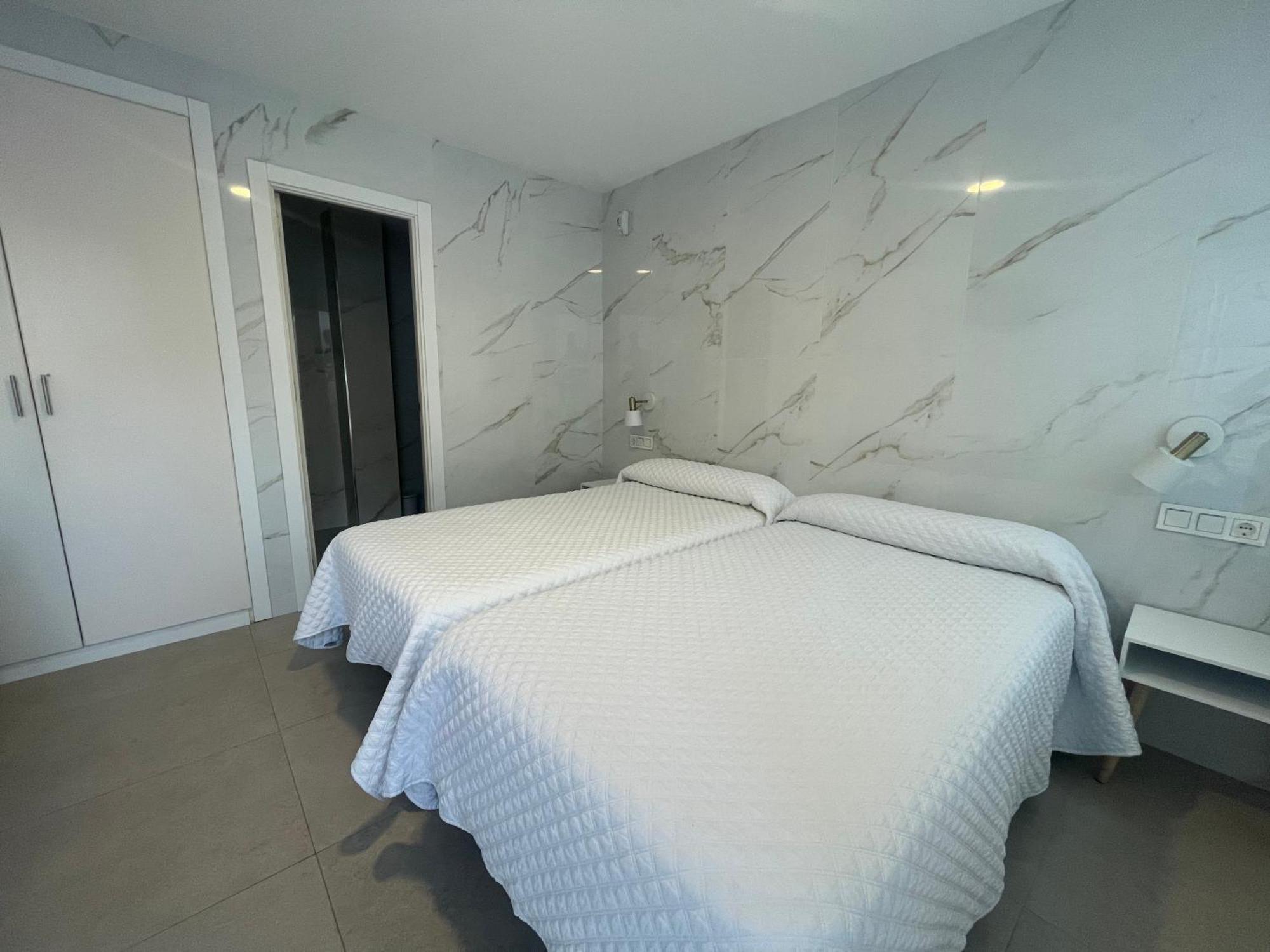 Hostal Montevideo Beachfront Nigrán Екстериор снимка