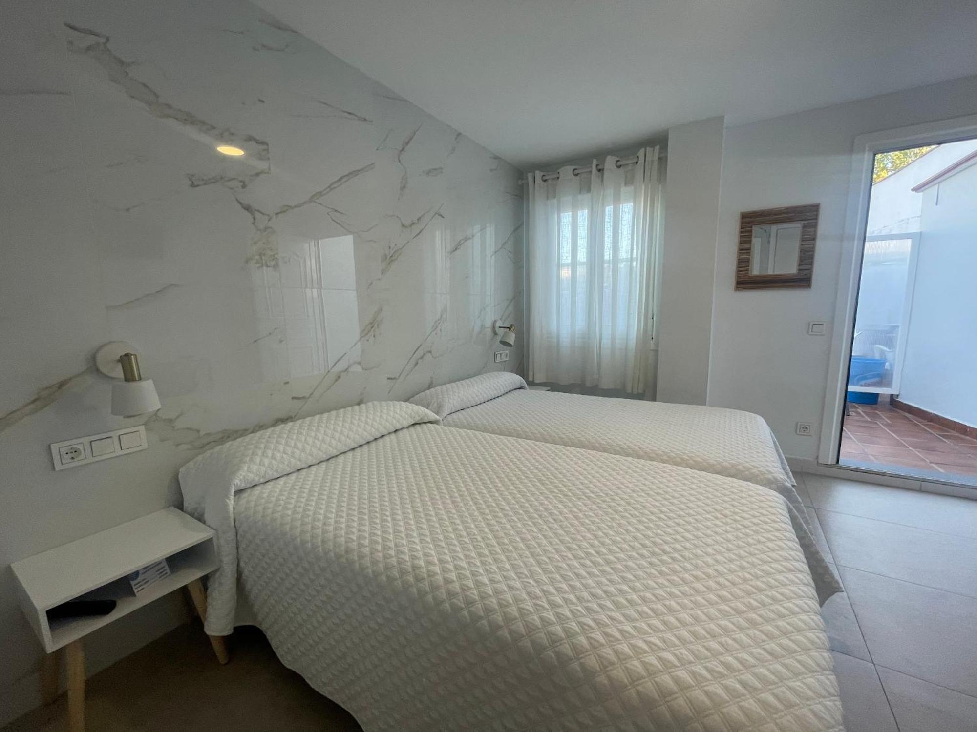Hostal Montevideo Beachfront Nigrán Екстериор снимка